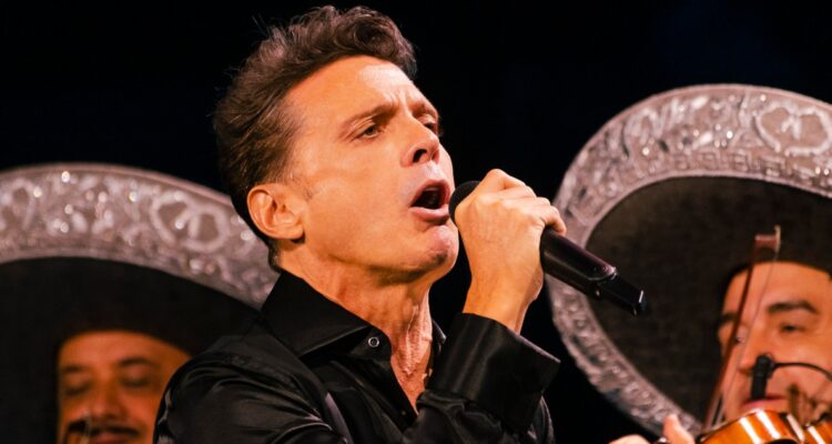 Luis Miguel en deuda con Chile tras 2do show: problemas de salud opacaron concierto y preocupan a fans