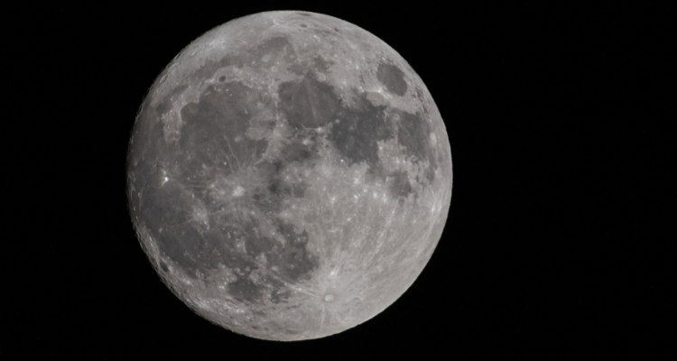 Fin del mundo (?) parte 3: Los misterios escondidos en los cráteres de la luna