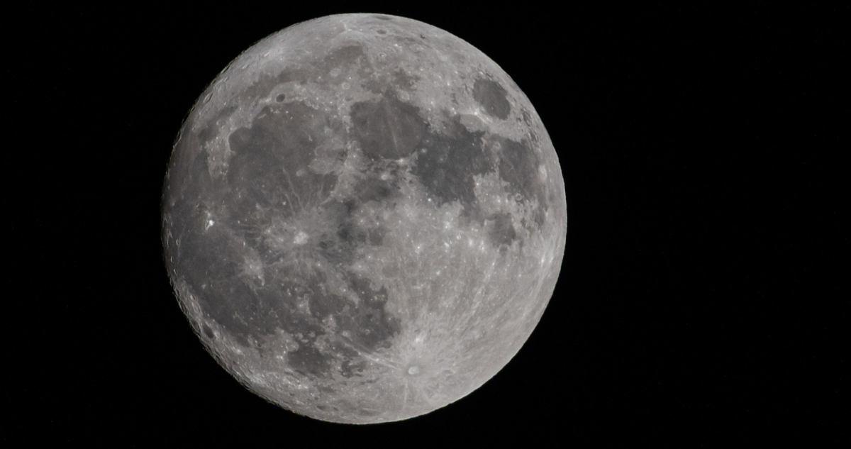 Fin del mundo (?) parte 3: Los misterios escondidos en los cráteres de la luna