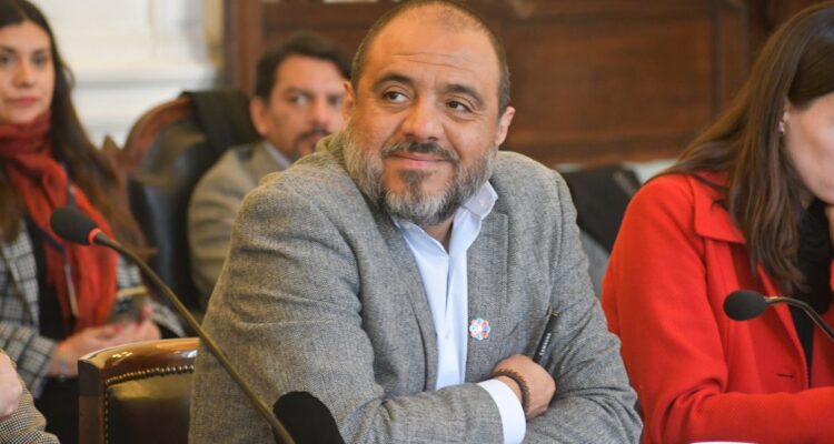 Ministro Ávila suspende actividades en lo que sería su último día como ministro de Educación