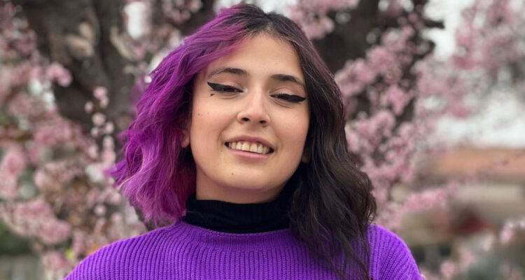 La influencer Maru Rockets posando con una sonrisa.