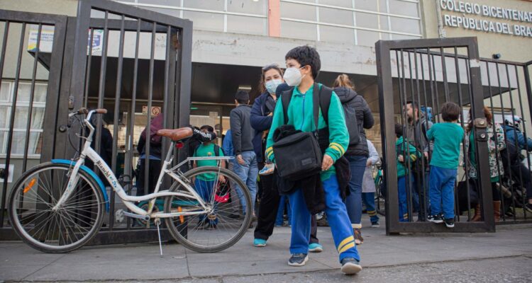 Minsal descarta eliminar el uso de mascarillas en colegios tras críticas de alcaldesa de Las Condes