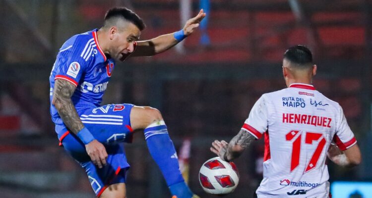 Matías Zaldivia jugando ante Curicó Unido.