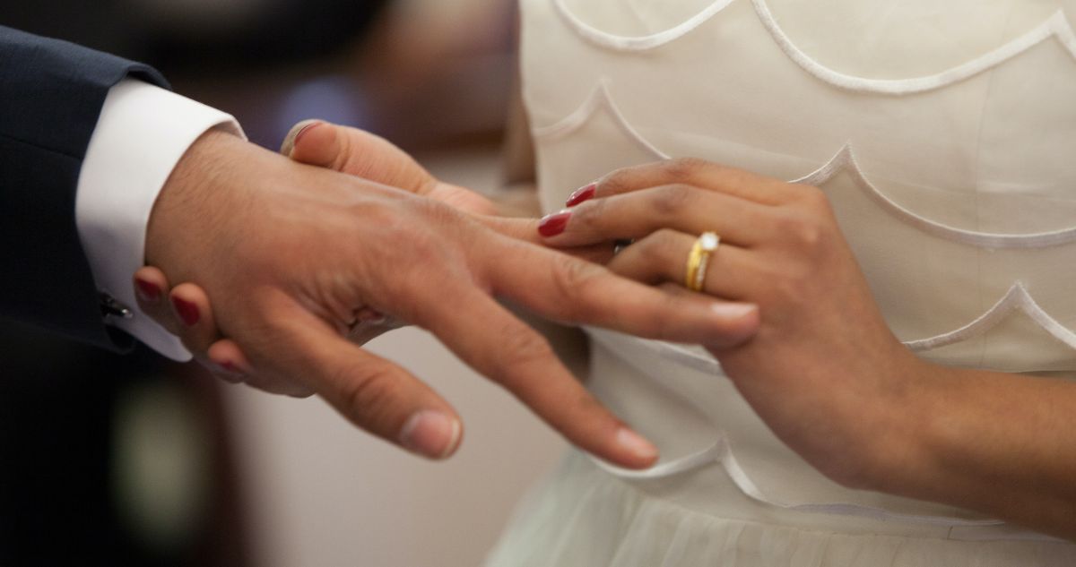 INE: cifras confirman disminución de nacimientos e incremento de matrimonios y unión civil en 2021