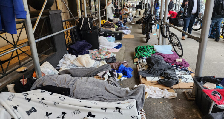 Grandes empresarios de NY piden resolver situación de ola migratoria y admiten falta de trabajadores