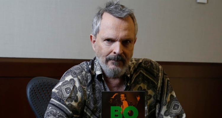 Miguel Bosé en presentación de su libro