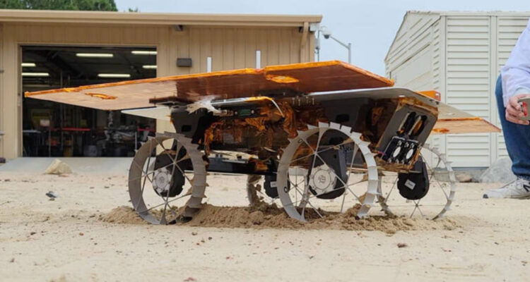 Tres mini rovers del tamaño de una maleta de mano viajarán a la Luna en 2024 para explorarla