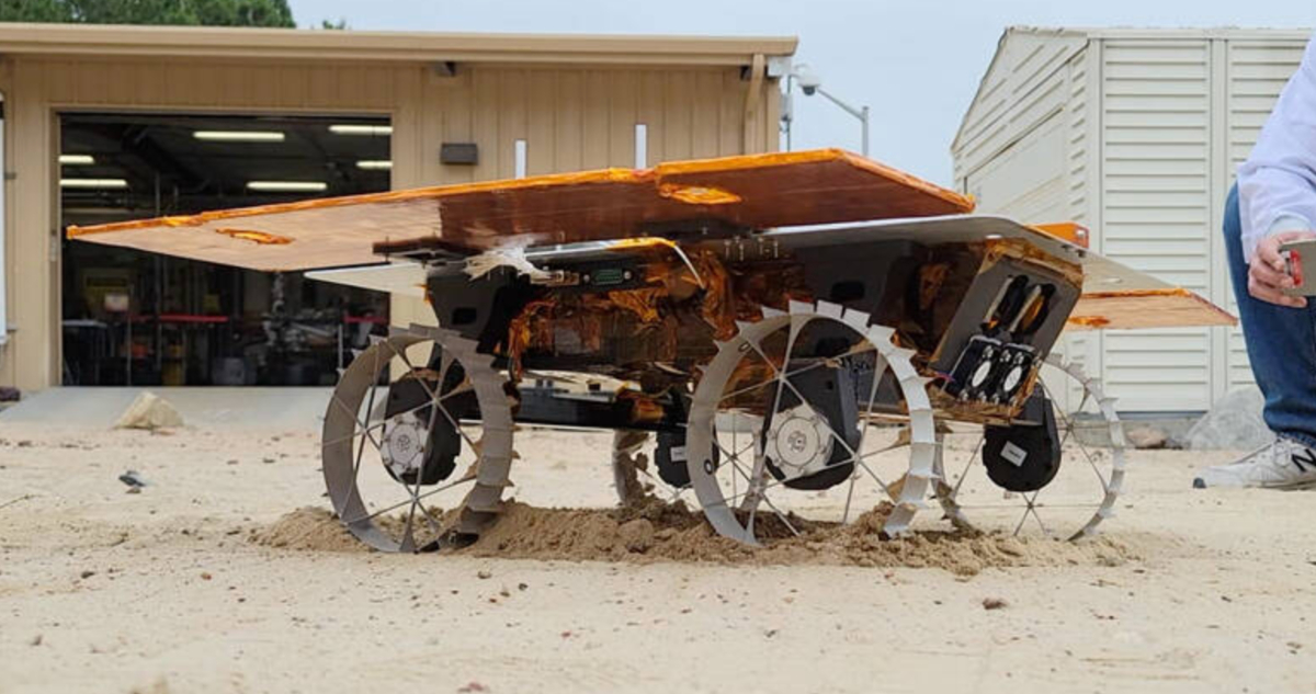 Tres mini rovers del tamaño de una maleta de mano viajarán a la Luna en 2024 para explorarla