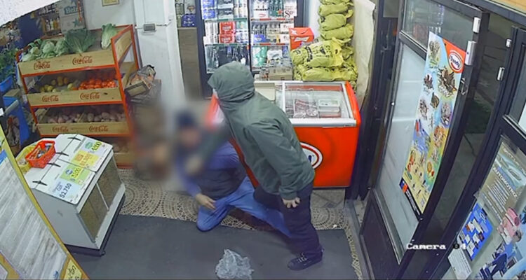Dueño de minimarket finge ataque epiléptico para no ser baleado durante violento robo en Talcahuano