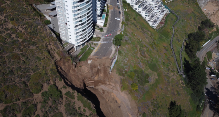 ministra Obras Públicas socavón