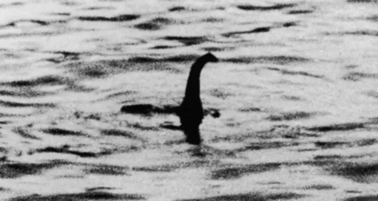 Una masiva expedición científica en Escocia, busca poder encontrar evidencia respecto a la existencia de Nessie, el Monstruo del Lago Ness.