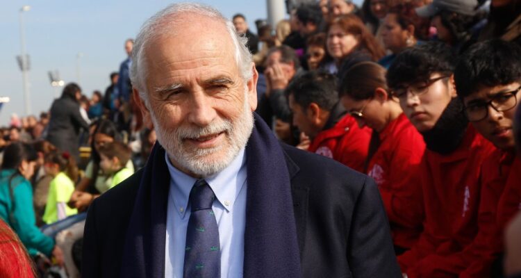 Comisión Convenios: Montes pide sesión secreta por “información que no puedo entregar públicamente”