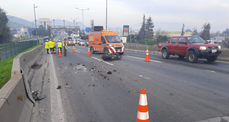 Motociclista muerte tras impactar con retroexcavadora en la Autopista Vespucio Norte