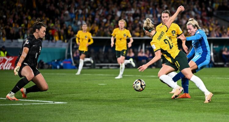 Mundial Femenino: Inglaterra acabó con el sueño de Australia y chocará con España en la finalísima