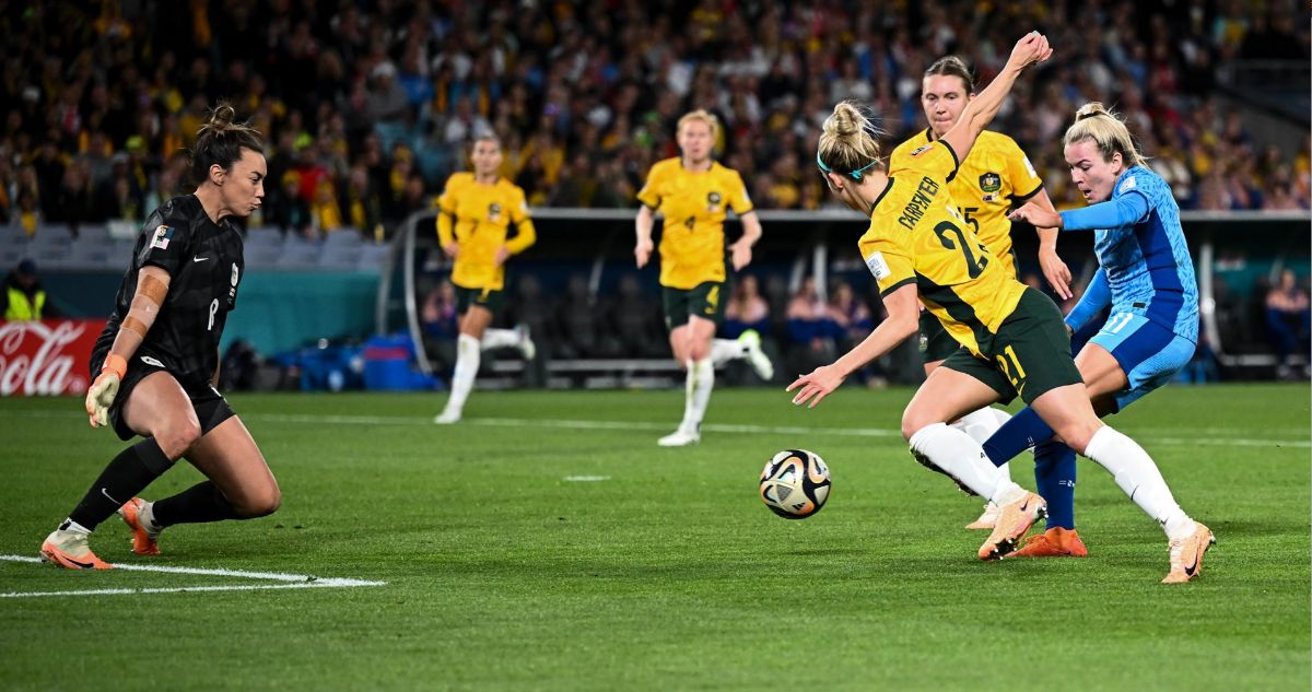 Mundial Femenino: Inglaterra acabó con el sueño de Australia y chocará con España en la finalísima