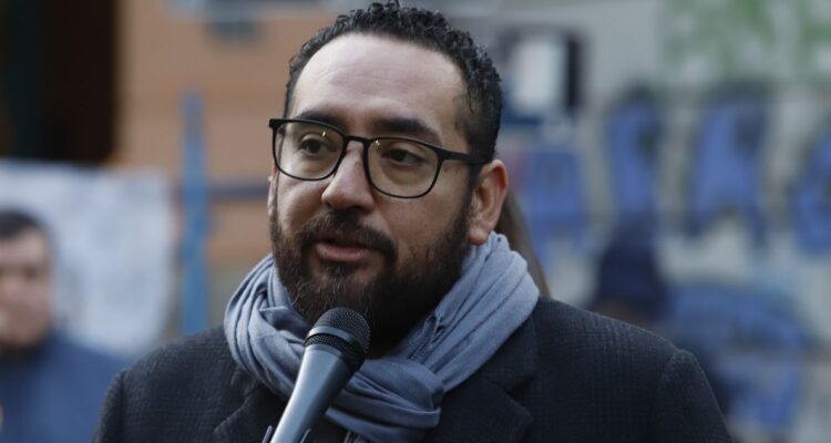 “Honor y gloria a un imprescindible”: ministro Nicolás Cataldo (PC) despide a Guillermo Teillier