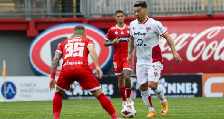 Ñublense y Unión La Calera están cerrando la fecha N°21 del Campeonato Nacional.