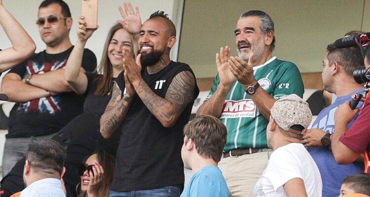 Pablo Contreras ventiló los problemas económicos de Arturo Vidal en Rodelindo Román.