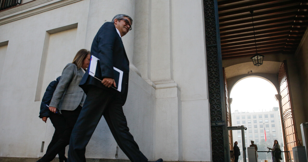 Parlamentarios apoyan aumentar impuestos a rentas sobre $4 millones: piden que derecha tome conciencia