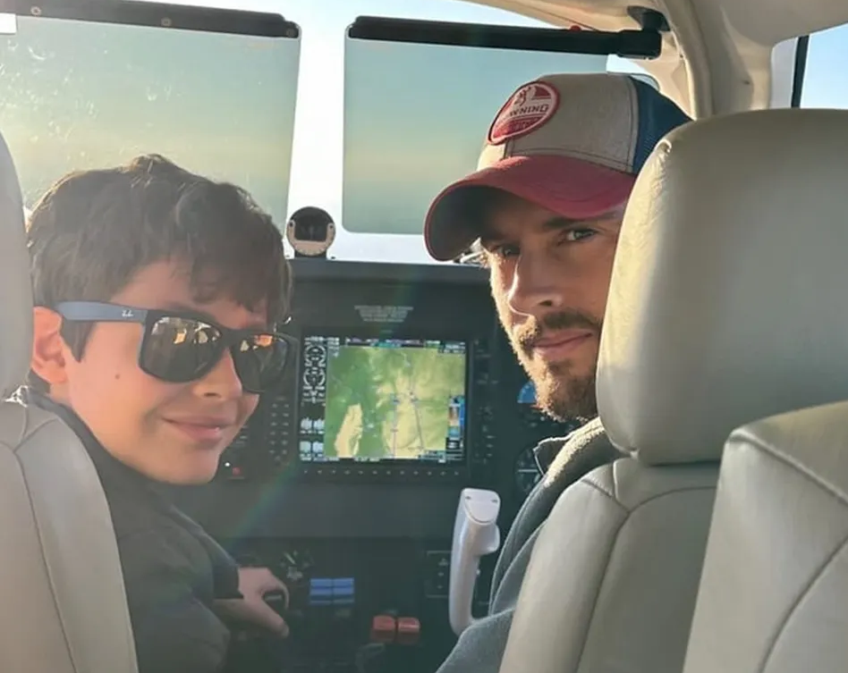 Padre e hijo en un vuelo previo