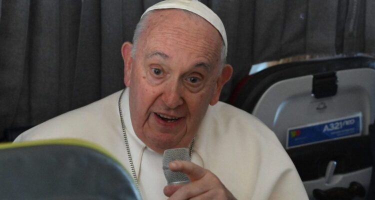 El Papa Francisco aseguró que la Iglesia católica “está abierta a todos, también a los homosexuales”, tras la Jornada Mundial de la Juventud (JMJ).