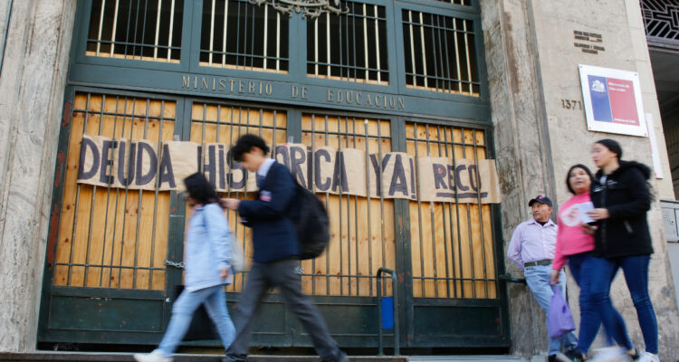 Paro de profesores al menos 13 establecimientos educacionales de Osorno frenan sus actividades