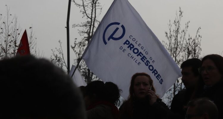 Colegio de Profesores de Los Ríos se adhiere a paro indefinido: 53% rechazó propuesta del Gobierno