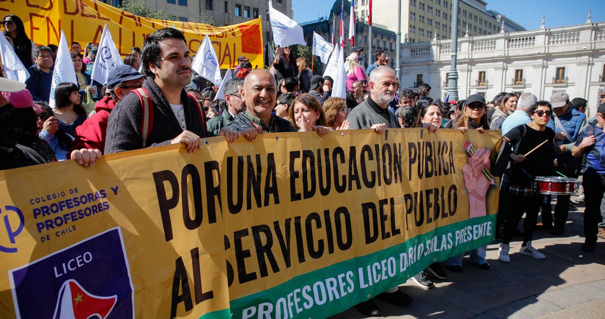 Paro de profesores: Ministro confirma que está “trabajando” en respuesta en primer día de movilización