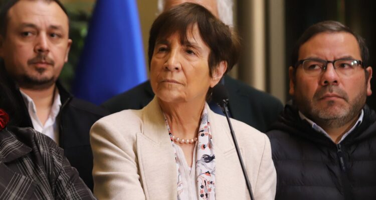 “Inaceptable”: diputada Hertz denuncia disparos contra sede del Partido Comunista en Estación Central