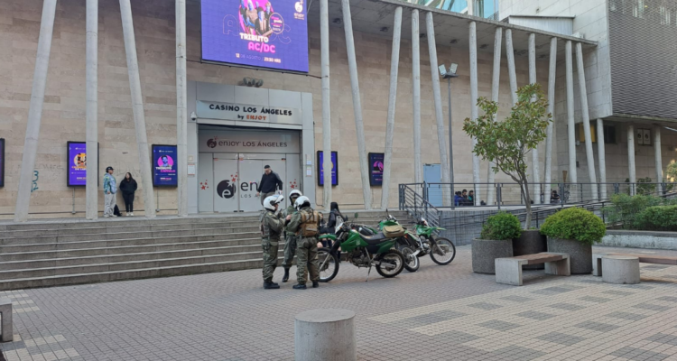 Pelea entre adolescentes termina con joven apuñalado en Mall Plaza de Los Ángeles