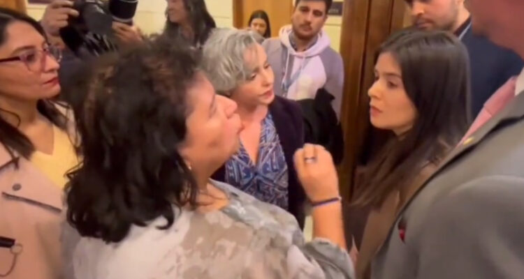 Video muestra “encontrón” entre Pizarro y Barchiesi: “Trata de no cruzarte con nosotros, ordinaria”