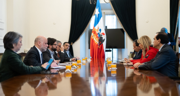 Presidente Boric se reunió con directivas de DC, Amarillos y Demócratas por pensiones y facto fiscal