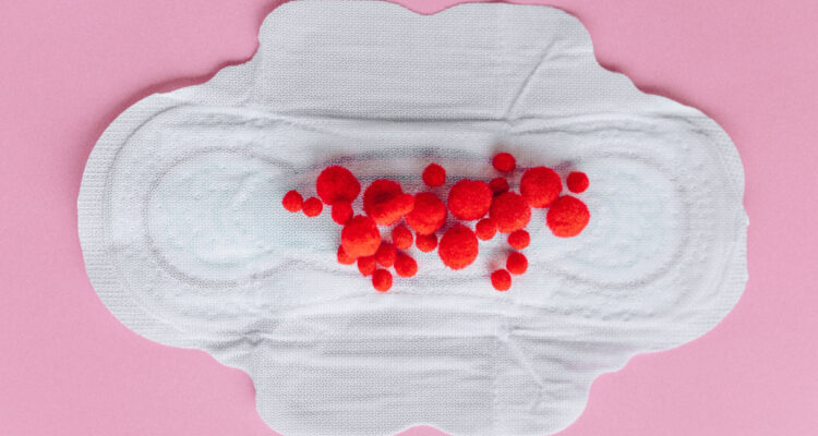 Utilizan sangre real por primera vez en un estudio para probar la absorción de productos menstruales