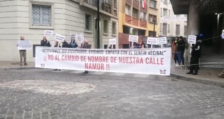 Hoy se vota cambio de nombre de calles en Santiago: vecinos continúan con las protestas
