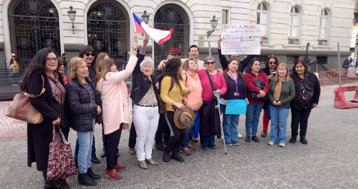 Protesta en municipio de Santiago: piden extender la conversación del posible renombramiento de calles