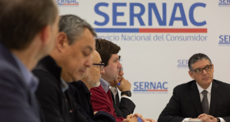 Grau anuncia proyecto de ley para que el Sernac sancione directamente a las empresas