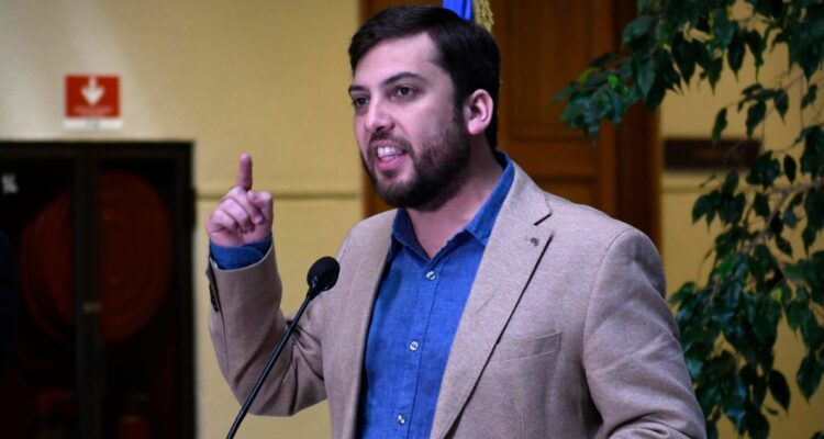 Soto (PPD) pide cambio de gabinete y envía mensaje a Boric: “Ponga por delante el proyecto político”