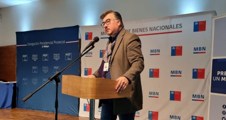 Renuncia delegado presidencial de Maipo tras polémica con Campillai por empresa de Crespo