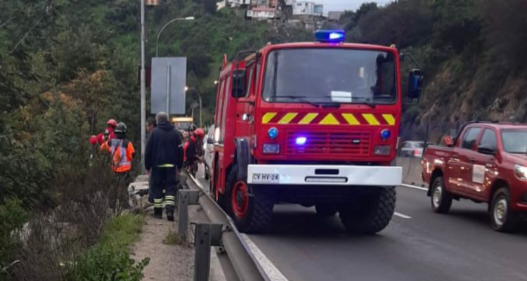 Carro de Bomberos participando de rescate en Valparaíso.
