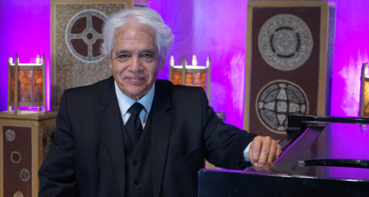 Pianista chileno Roberto Bravo dará concierto “Música y poesía latinoamericana”