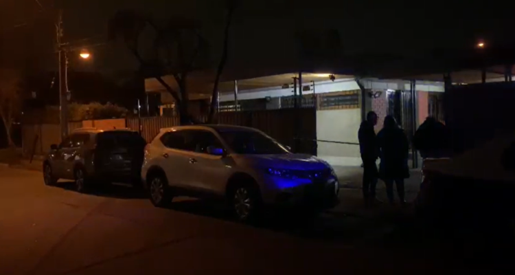 Madre y su hijo sufren violento asalto en su casa de Ñuloa: delincuentes están prófugos