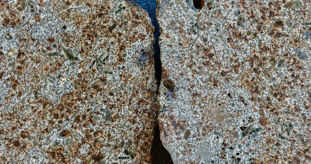 Calculan la edad de la roca espacial más antigua encontrada en la Tierra: tiene 4.500 millones de años