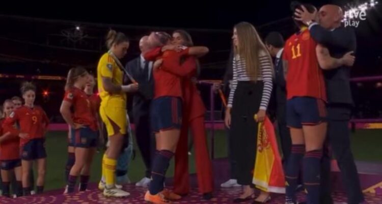 El beso de Rubiales a Hermoso