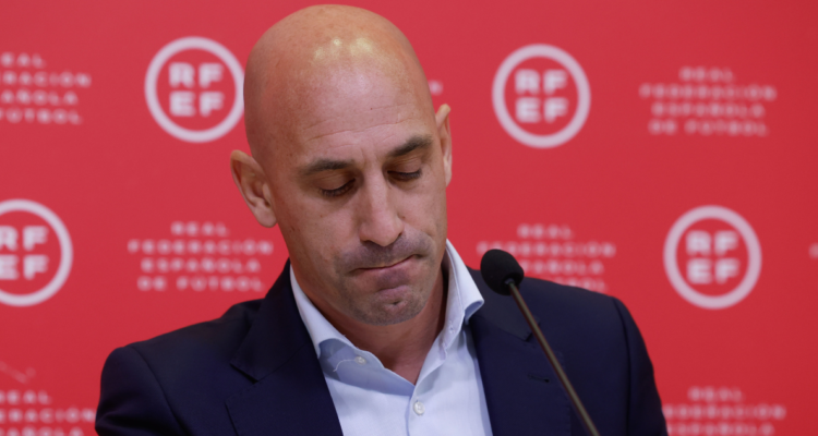 La FIFA abre expediente contra Luis Rubiales por sus gestos en la final del Mundial.