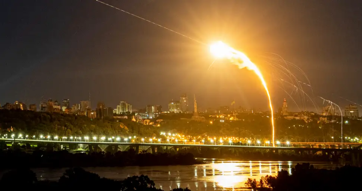 Rusia lanza nuevo bombardeo masivo en Ucrania en respuesta a ataque contra petrolero