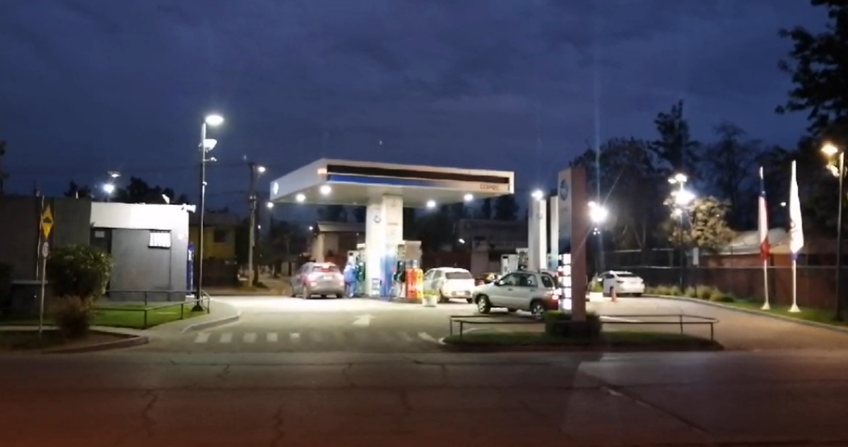 Motociclista balea a trabajador de servicentro en Conchalí para no pagar la bencina
