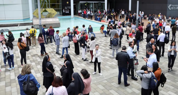 Sismo 6,1 en Colombia tuvo una víctima: mujer desesperada y se habría lanzado de décimo piso en Bogotá