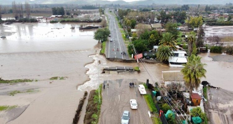Socavón en río Cachapoal obliga a suspender ruta que conecta las comunas de Doñihue y Coínco