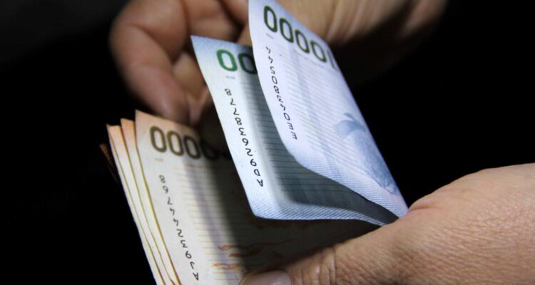 Cuál es el sueldo mínimo en Chile y cuánto sube el salario básico mensual en septiembre con su reajuste camino a los $500 mil