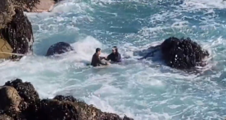 Lo sacaron con principio de hipotermia sujeto que se lanzó al mar tiene 12 detenciones anteriores